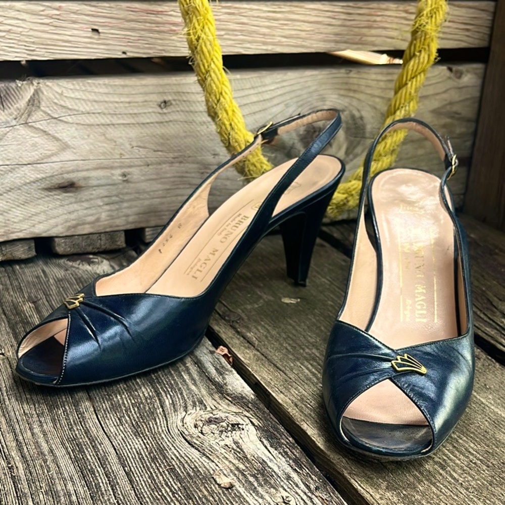 Bruno Magli Tomaia Pelle Slingback Leather Pumps, Size 8 - Vintage!